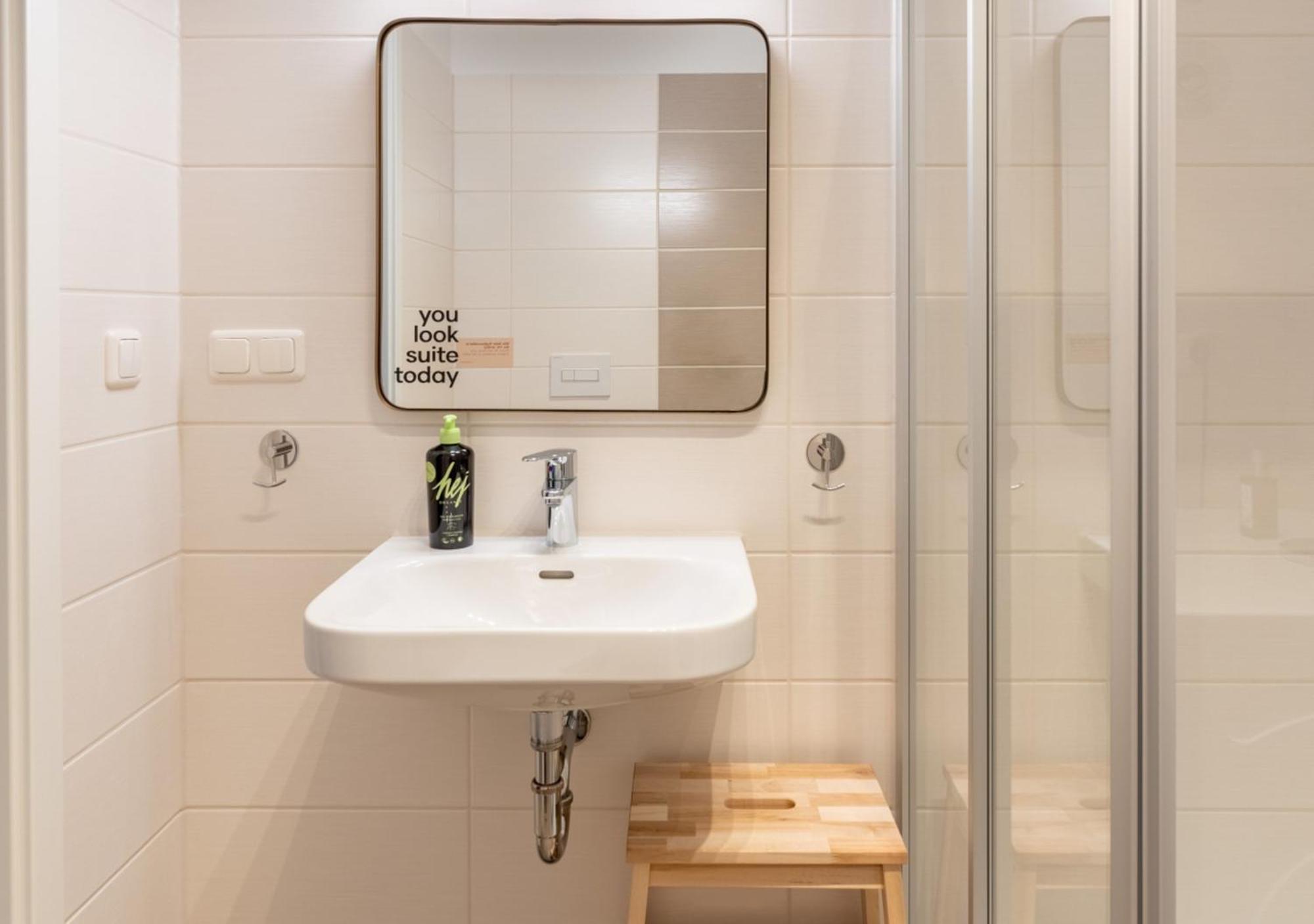 Limehome Magdeburg Breiter Weg Номер фото